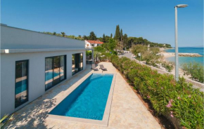Beautiful Home In Sutivan